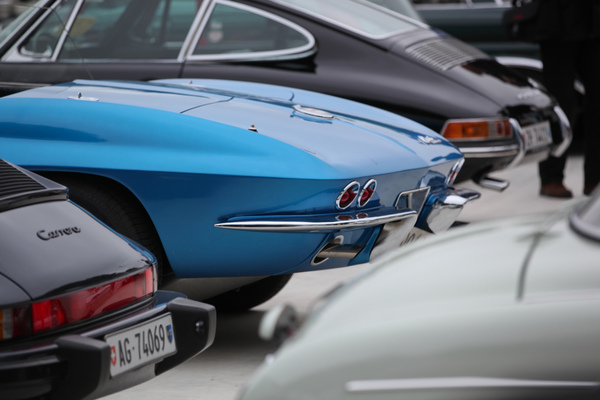 Chevrolet Corvette C2 - zwischen zwei Heckmotor-Sportwagen von Porsche (Dolder Classics Mai 2018)
