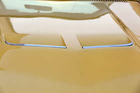 Chevrolet Corvette C3 (1969) - Luftausströmungsöffnungen auf der Motorhaube