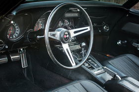 Chevrolet Corvette C3 (1969) - die Bedienorgane sind gut erreichbar