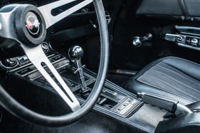 Chevrolet Corvette C3 (1969) - ein glänzender Schalthebel
