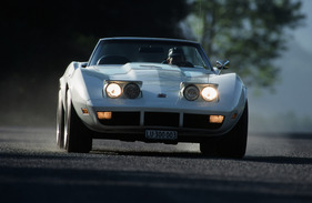 Chevrolet Corvette C3 (1974) - mit Klappscheinwerfern und Kunststoff-Front