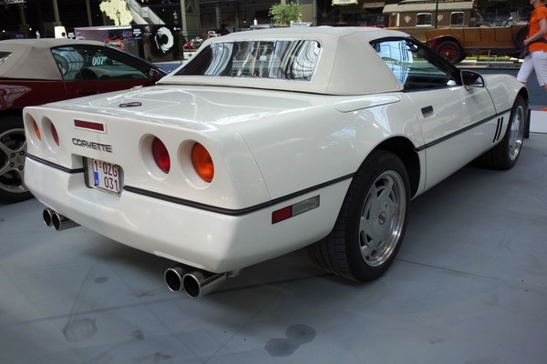 Chevrolet Corvette Convertible (1988) – Sonderausstellung "Chevrolet Corvette – A Legend Turns 70" in der Autoworld Brüssel