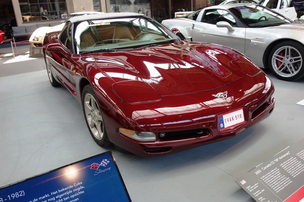 Chevrolet Corvette Convertible "50th Anniversary" (2003) – Sonderausstellung "Chevrolet Corvette – A Legend Turns 70" in der Autoworld Brüssel