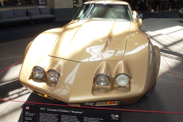 Chevrolet Corvette Eckler Sport Wagon (1977) – Sonderausstellung "Chevrolet Corvette – A Legend Turns 70" in der Autoworld Brüssel