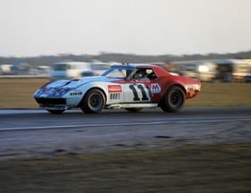 Chevrolet Corvette L 88 (1971) - Die Owens Corning Corvette platzierte sich auf dem hervorragenden Platz 4 und gewann damit natürlich den GT Klassensieg! (24 Stunden Rennen von Daytona 1971)