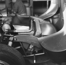 Chevrolet Corvette SS (1957) - Aufhängung der Motorhaube