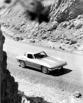 Chevrolet Corvette Sting Ray (1963) - die 63er Corvette als Spot Coupé irgendwo im rauhen Westen der USA