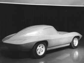 Chevrolet Corvette Sting Ray (1963) - frühes Tonmodell im Gestaltungsprozess des neuen Sportwagens - die geteilte Heckscheibe war hier bereits vorgesehen