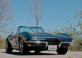 Chevrolet Corvette Sting Ray (1964) - die Scheinwerfer lassen sich hochklappen Chevrolet Corvette Sting Ray (1964) - die Scheinwerfer lassen sich hochklappen