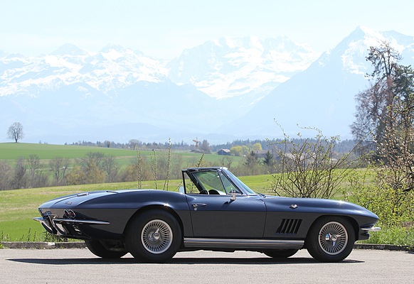 Chevrolet Corvette Sting Ray (1964) - die kraftvolle Gestalt wirkt grösser als das Fahrzeug ist