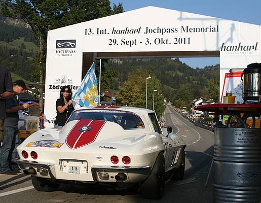 Chevrolet Corvette Sting Ray (1965) am Jochpass Memorial 2011 (Start-Nr. 108)