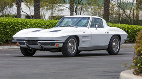 Chevrolet Corvette Sting Ray 327/300 (1963) - als Lot 265 an der Broad-Arrow-Versteigerung am Monterey Jet Center 2024