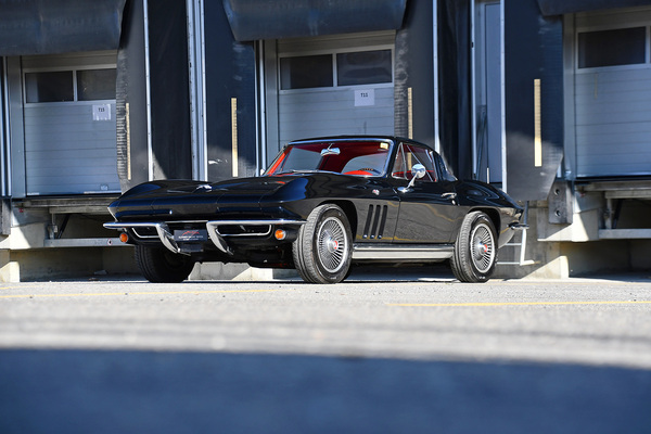 Bild: Chevrolet Corvette Sting Ray 327 Sport Coupe (1965) - als Lot 150 an der Versteigerung der Oldtimer Galerie Toffen am 14. Oktober 2023 angeboten