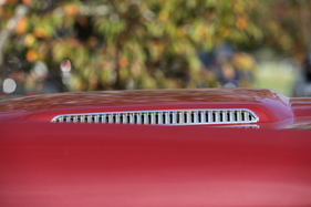 Die Luftschlitze auf der Motorhaube sind sogar echt. Der V8 will schliesslich atmen.