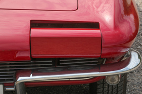 Chevrolet Corvette Sting Ray Convertible (1964) – Auf Schalterdruck drehen sich die Lampengehäuse um 90 Grad nach hinten