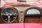 Chevrolet Corvette Sting Ray Convertible (1964) – Das symmetrische Cockpit war seit 1958 ein Corvette-Merkmal