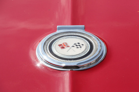 Chevrolet Corvette Sting Ray Convertible (1964) – Der Tankverschluss thront mittig auf dem Heck