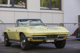Chevrolet Corvette Sting Ray Convertible (1966) - Older Classics August 2024