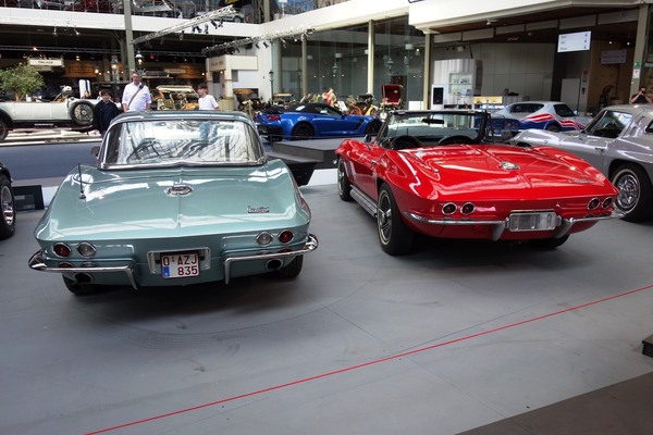 Chevrolet Corvette Sting Ray Convertible (1966) – Sonderausstellung "Chevrolet Corvette – A Legend Turns 70" in der Autoworld Brüssel