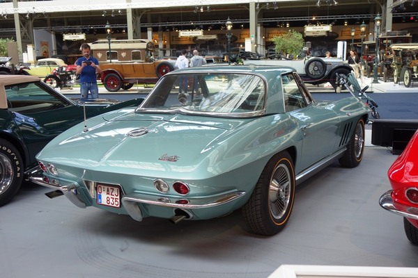 Chevrolet Corvette Sting Ray Convertible (1966) – Sonderausstellung "Chevrolet Corvette – A Legend Turns 70" in der Autoworld Brüssel
