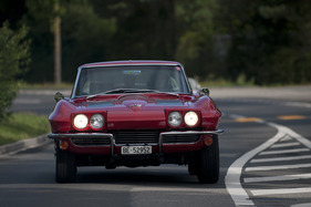 Chevrolet Corvette Stingray (1963) - am Start beim GP Suisse 2012 in der Kategorie Sport- und Tourenwagen 1963 - 1971