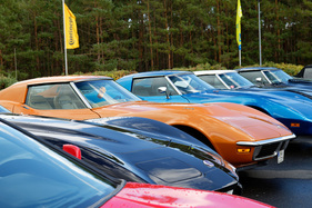 Chevrolet Corvette Stingray – Coke-Bottle-Form in vielen Farben – Oldtimer-Show Berlin 2022 Chevrolet Corvette Stingray – Coke-Bottle-Form in vielen Farben – Oldtimer-Show Berlin 2022