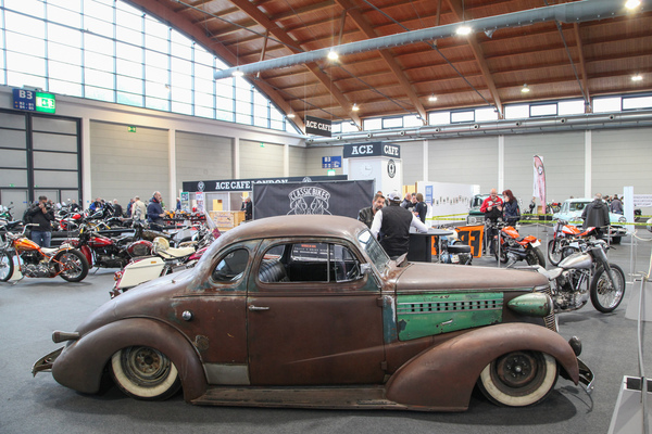 Chevrolet Coupé (1938) - liegt ziemlich tief - Motorworld Classics Bodensee 2022