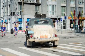 Chevrolet Coupe (1940) - JEff Barden und LInda Bellinger aus Grossbritannien am Tag 15 - Novosibirsk - Omsk - Rallye Peking-Paris 2016