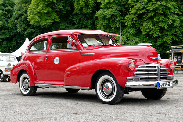Chevrolet Fleetmaster Town Sedan (1948) – etwas höher positioniert und stärker chromgeschmückt als der... – Oldtimer Open Air 2024