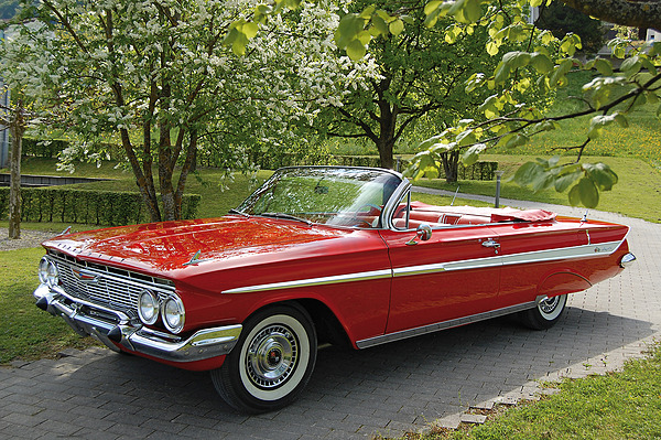 Image: Chevrolet Impala Convertible (1961) - offered at the auction of the Oldtimer Galerie Toffen on the occasion of the Dolder Classics on June 8, 2013