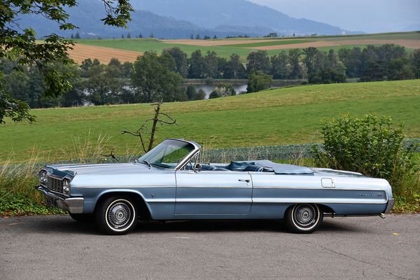 Image: Chevrolet Impala Convertible (1964) - offered as lot 141 at the Oldtimer Galerie Toffen auction on October 16, 2021