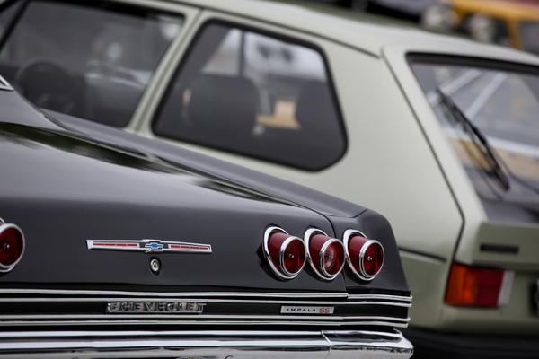 Chevrolet Impala SS - Breite und Details im Vergleich zum VW Golf GTI (Dolder Classics Mai 2018)