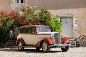 Chevrolet Master Six 2 Door Sedan (1934) - Lot 035 an der Artcurial Musée Automobile du Château de Vernon Versteigerung 2025