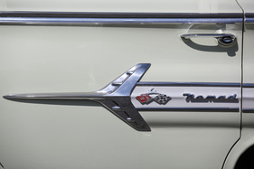 Chevrolet Nomad (1960) - auffällige Ornamente an der Flanke
