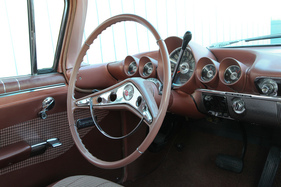 Chevrolet Nomad (1960) - geschaltet wird automatisch, die Gangvorwahl erfolgt am Lenkradhebel