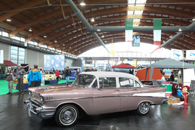 Chevrolet Sedan (1957) - Viertürer mit Zweifarbenlackierung - Motorworld Classics Bodensee 2019