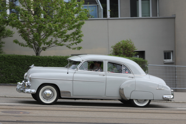 Chevrolet Styleline de Luxe 4-Door Sedan (1950) - bei der Anfahrt - Albisgütli Classic Cars & Bikes April 2023