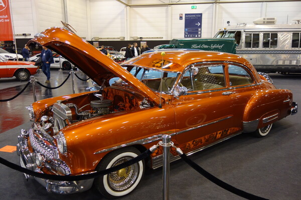Chevrolet Styleline de Luxe Sport Coupe (1951) – als Lowrider für 60'980 € – Essen Motor Show 2023