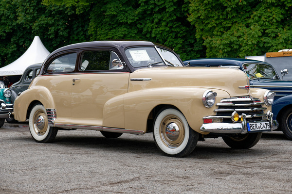 Chevrolet Stylemaster Town Sedan (1947) – die zweitürige Limousine, nicht zu verwechseln mit dem Coupé oder dem "Aerosedan" – Oldtimer Open Air 2024