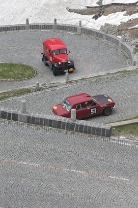 Chevrolet Suburban (1940) - an der Rallye Peking-Paris 2013 - Sonderprüfung Tremola Tag 31