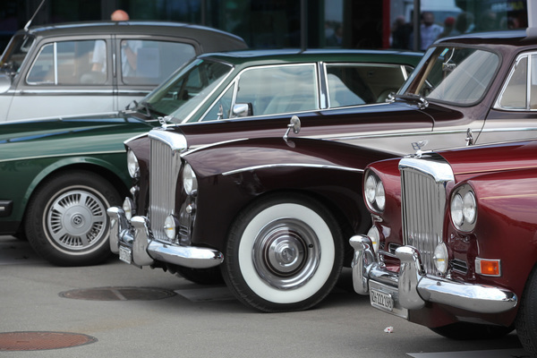 Chinesische Augen oder Einäuger? Bentley-Gesichter - Swiss Classic World Luzern 2019