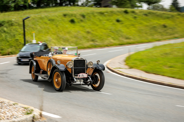 Christian Thomi, Flavia Thomi im Sunbeam 20/60 (1925)