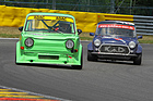 Bild: Christoph Wilde auf Simca Rally II m Zweikampf mit einem Mini - Kampf der Zwerge beim Youngtimer Festival Spa 2018