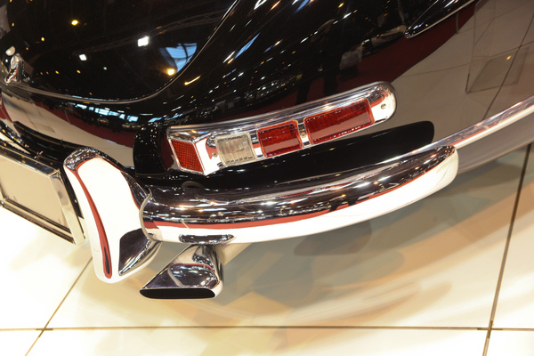 Chrom steht schwarzen Autos wie diesem Mercedes-Benz 300 SL besonders gut - Rétromobile 2015