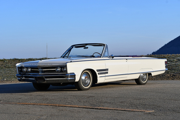 Image: Chrysler 300 Convertible (1966) - offered as lot 176 at the spring auction of the Oldtimer Galerie Toffen on March 25, 2023