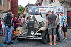 Chrysler 70 (1930) - das Publikum bestaunt den alten Wagen, der erfolgreich über 14'000 km zurückgelegt - Rallye Peking-Paris 2016