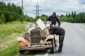 Chrysler 70 (1930) - ein defekter Alternator stoppt die Fahrt - Rallye Peking-Paris 2016