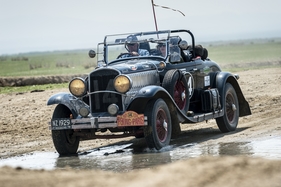 Chrysler 75 (1929) - Sieger Bruce und Harry Washington in der Mongolei - Rallye Peking-Paris 2016