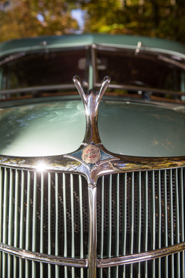 Chrysler Airflow C1 (1935) - aerodynamische Kühlerfigur