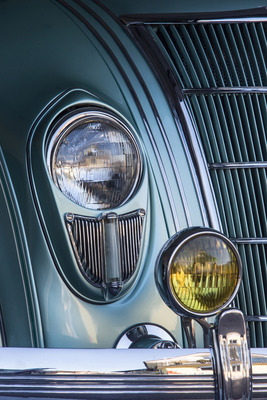 Chrysler Airflow C1 (1935) - auffällige Ornamentierung